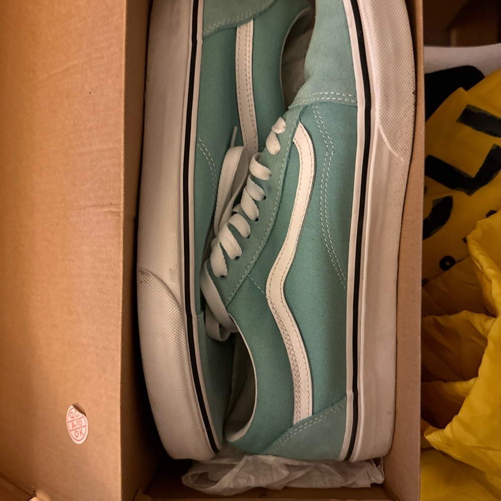 VANS - Old Skool Men Sz 11 - Aqua Haze/True White - Worn once
